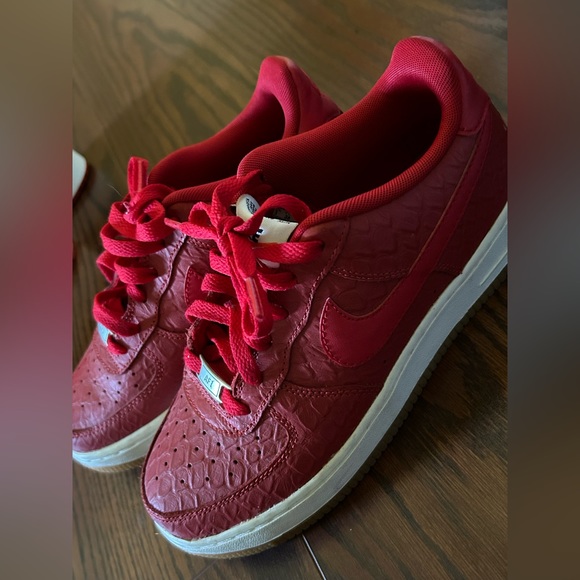 $150 Red and black size 8 women..Snake skin $85 5.5..Dunks $120 not sole 5 - Picture 10 of 14